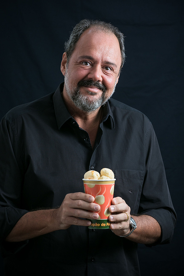 Antônio Carlos Nasraui fala sobre o pão de queijo, campeão de vendas da franquia - Revista Shopping Centers